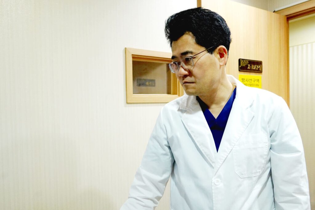 부평역요로결석을 설명하는 제니스비뇨기과 이상훈원장